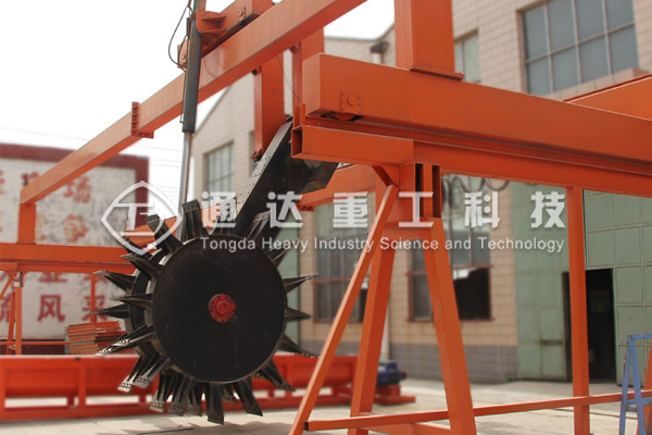 輪盤(pán)式翻拋機(jī) 輪盤(pán)式翻拋機(jī)